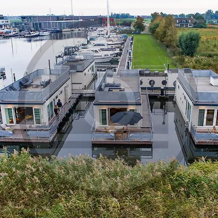 Amazing Ship In Úszó hotel Aalsmeer